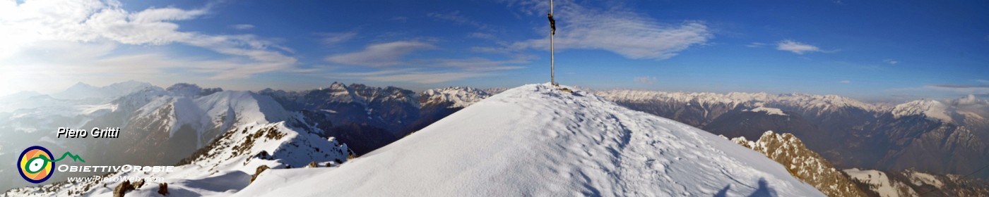 55 Vetta del Venturosa con vista verso le  Orobie  e le Alpi.jpg